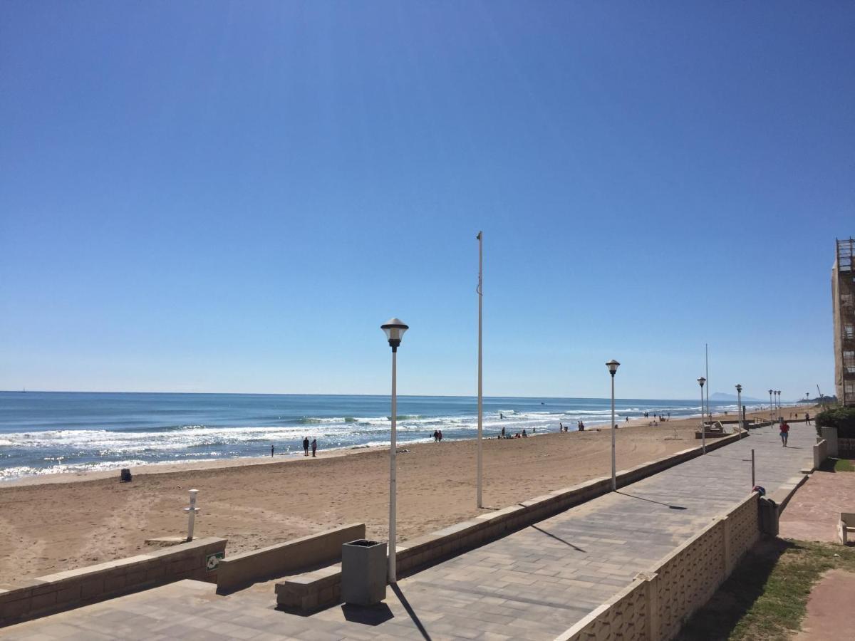 Cozy Apartment In A Beachfront Complex マレイニ・ブラウ エクステリア 写真