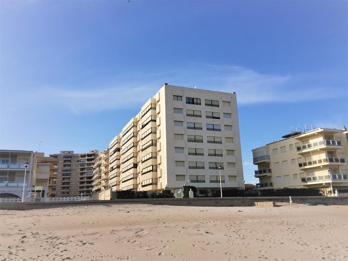 Cozy Apartment In A Beachfront Complex マレイニ・ブラウ エクステリア 写真