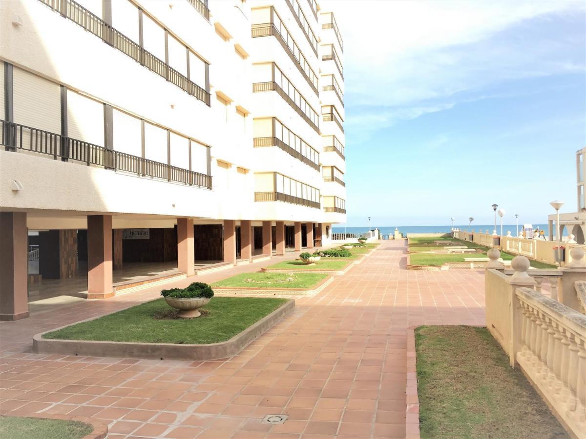 Cozy Apartment In A Beachfront Complex マレイニ・ブラウ エクステリア 写真