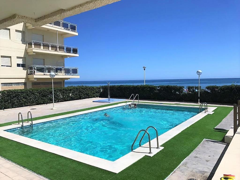 Cozy Apartment In A Beachfront Complex マレイニ・ブラウ エクステリア 写真